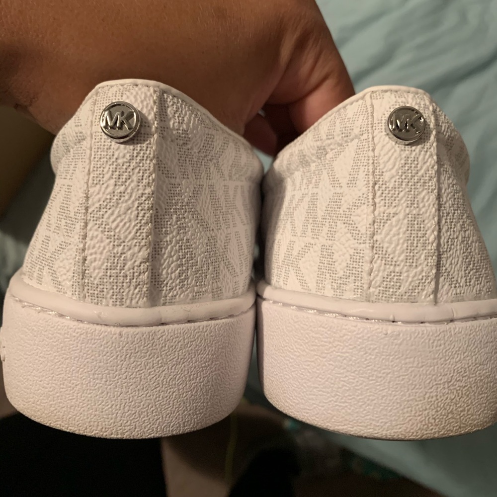 Shoes - Picture 4 of 5